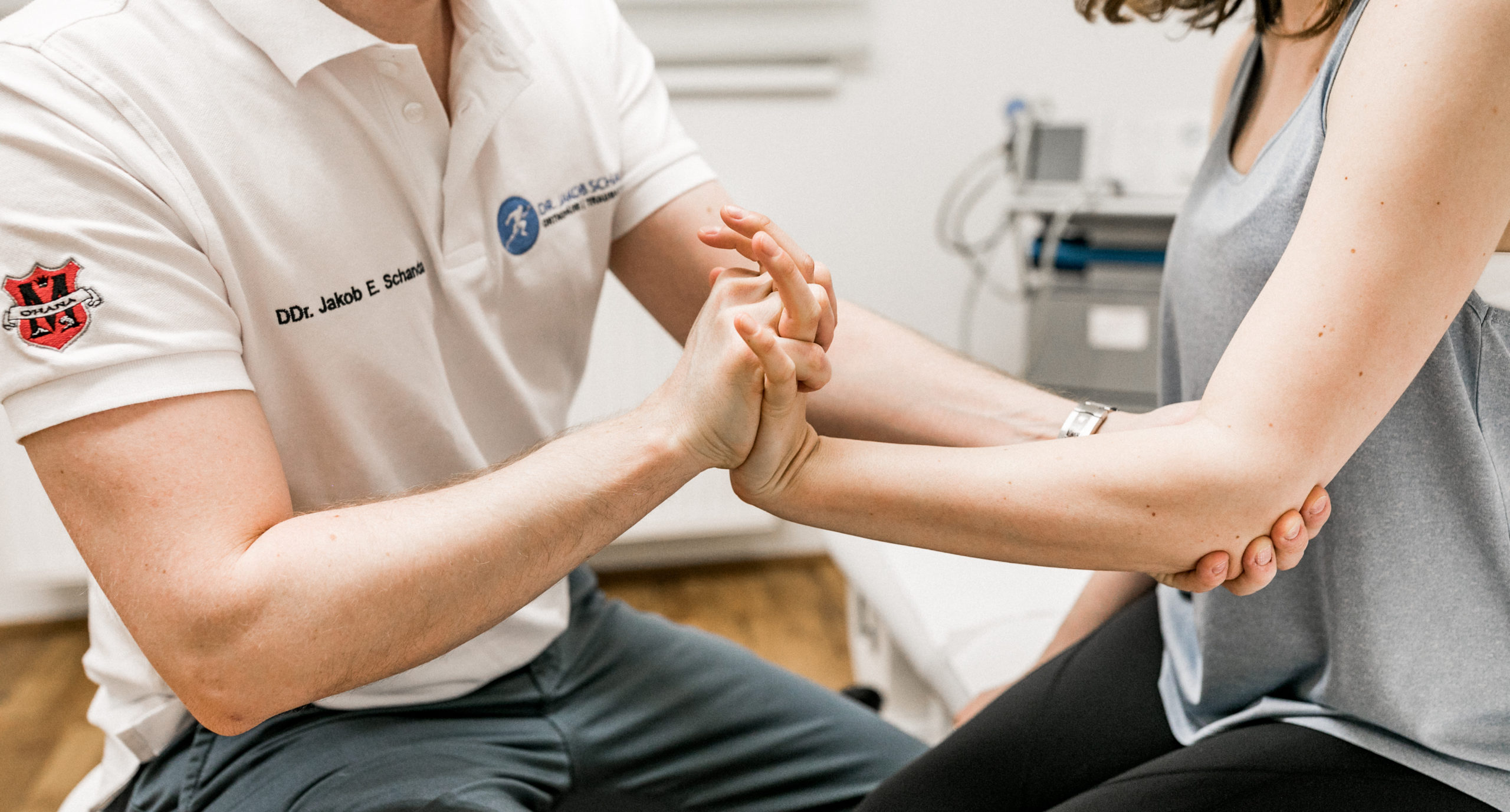 Dr. Schanda Untersuchung Hand