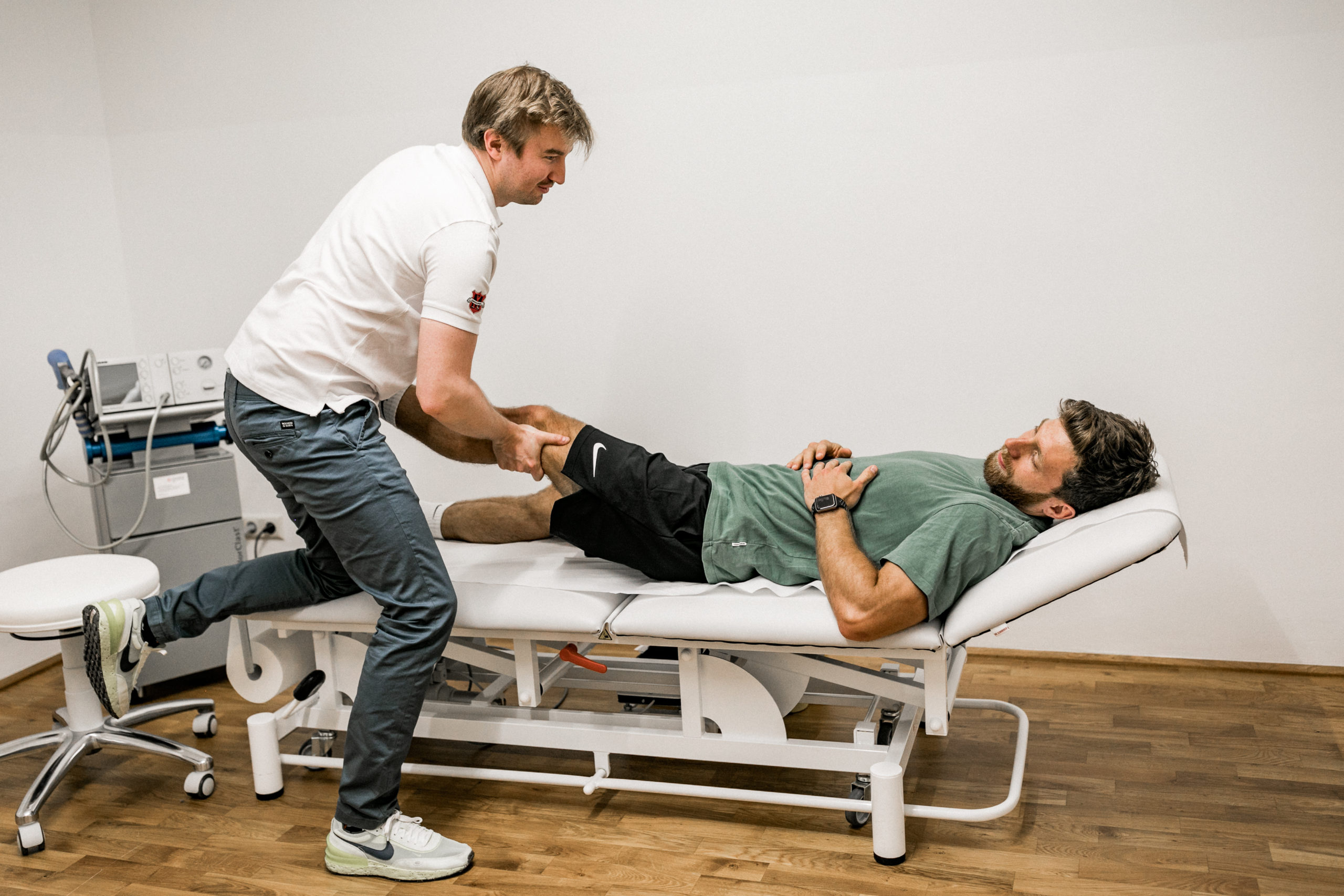 Dr. Schanda Untersuchung Knie