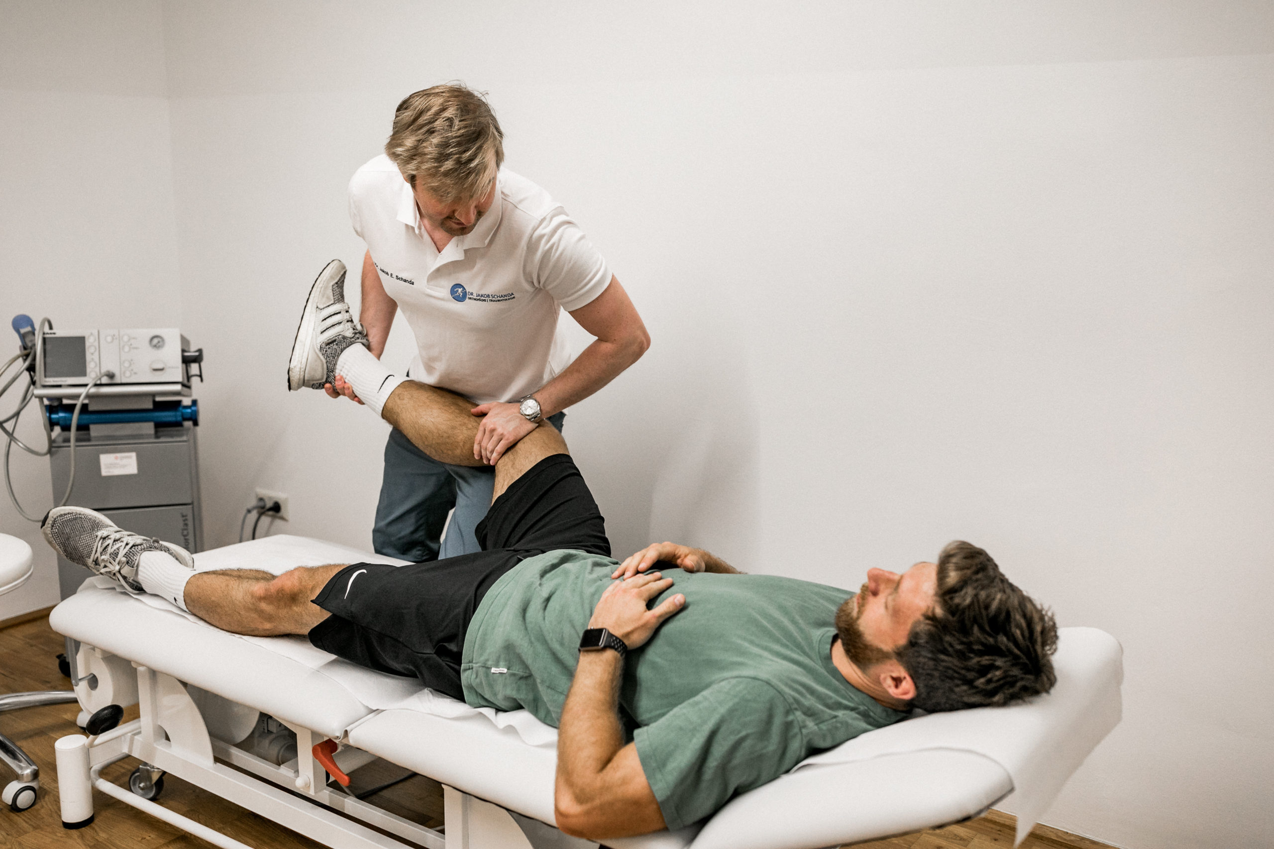 Dr. Schanda Untersuchung Knie